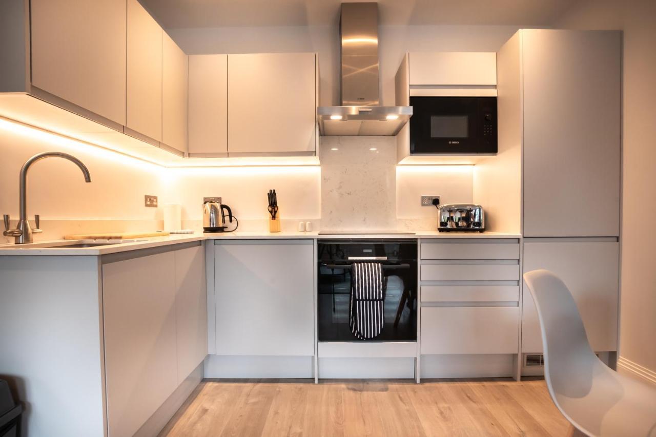 Thirty Two Upon Thames - Free Parking - Heathrow - Thorpe Park