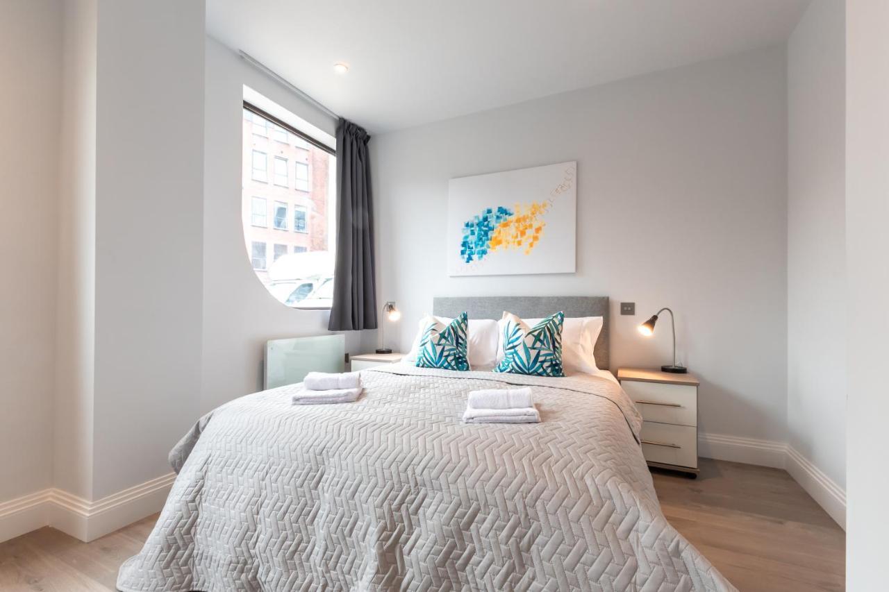 Thirty Two Upon Thames - Free Parking - Heathrow - Thorpe Park Holiday home