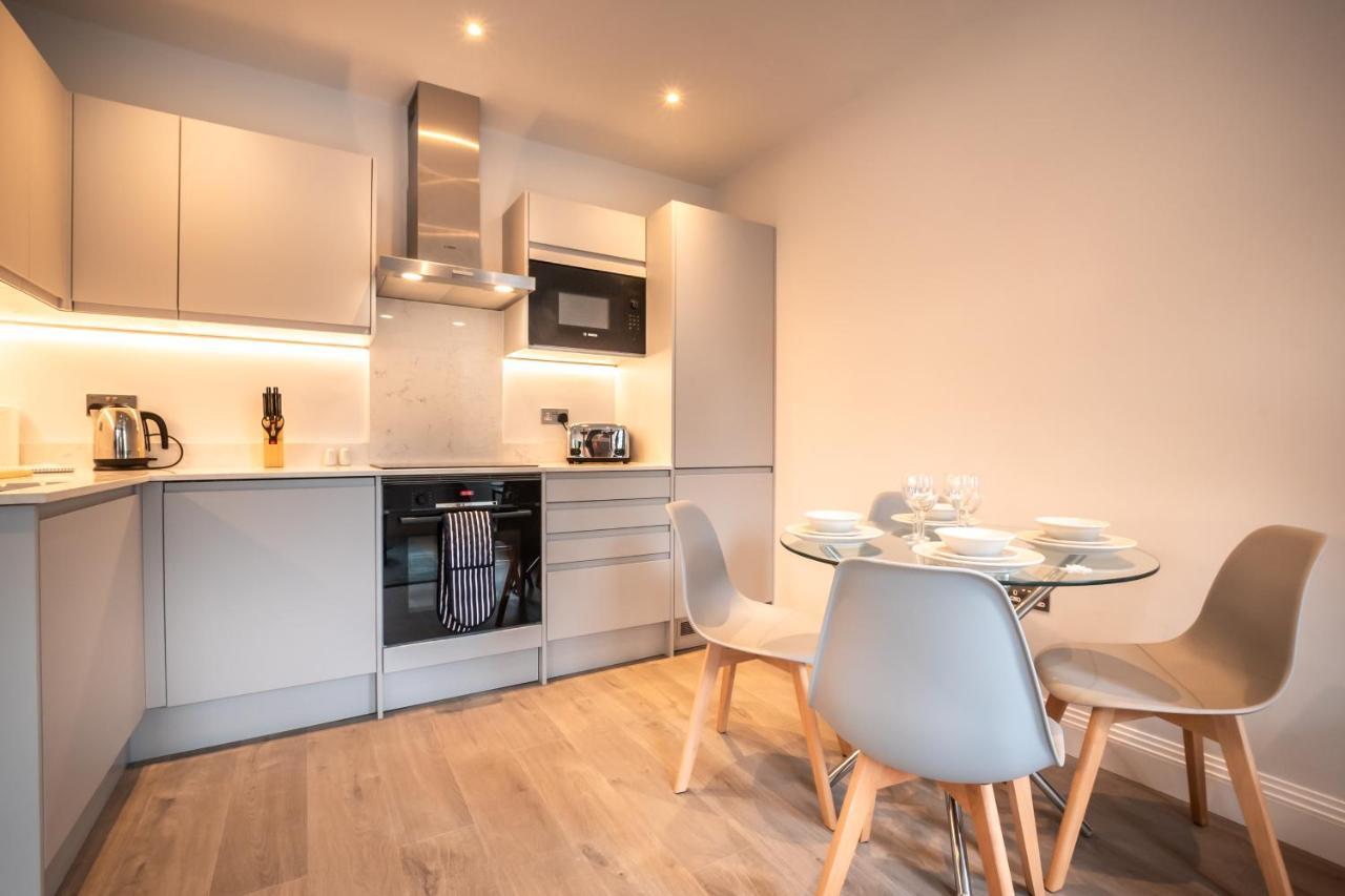 Holiday home Thirty Two Upon Thames - Free Parking - Heathrow - Thorpe Park